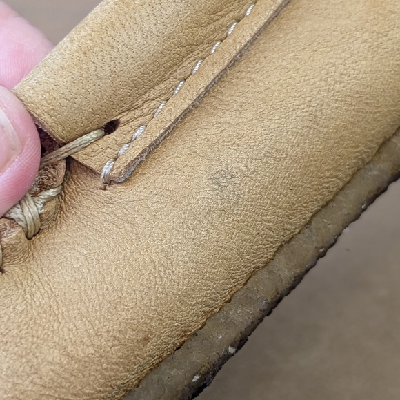 Laurentian Chief | Moose Hide Slippers, Natural Crepe Rubber Sole, Size 7 - Picture 13 of 14